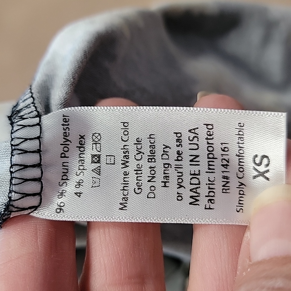 LuLaRoe Size XS Black with Daisy Pattern "IRMA" T… - image 11